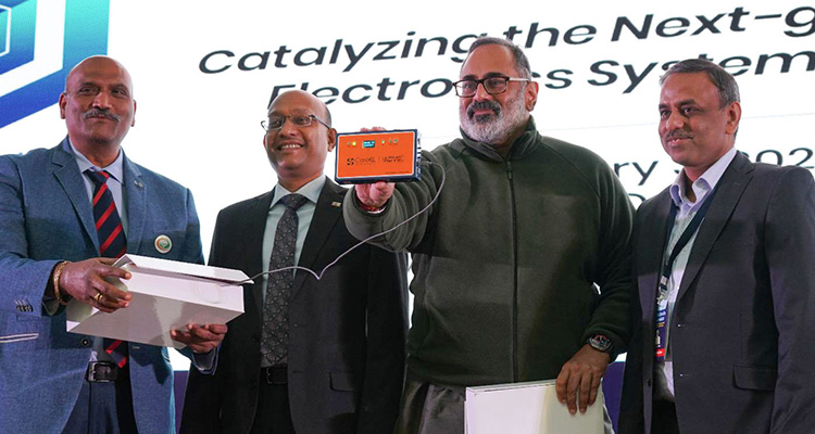 advik-vega-product-launch-at-digital-india-futurelabs-summit-RiXA